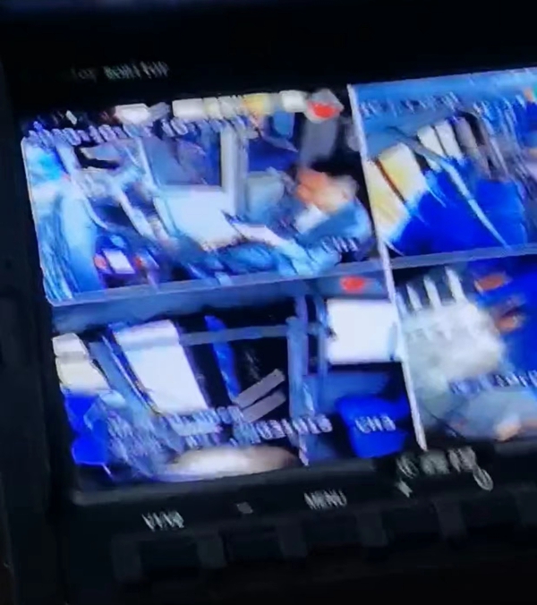 武陵園風景區(qū)調(diào)試大巴洗車機